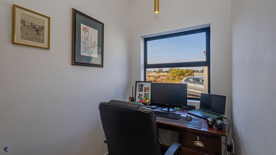 9 Bedroom Property for Sale in Long Acres Country Estate Western Cape